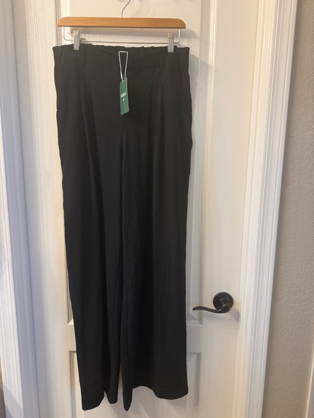 Women’s Black Wide-Leg Dress Pants
